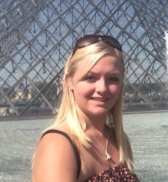 A photo of Chelsie smiling.