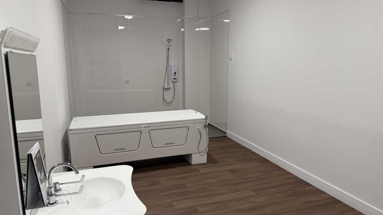 The Cedar Simulation Suite features a large bathroom space for occupational therapy use.